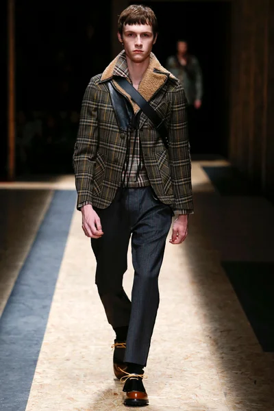 Look 25